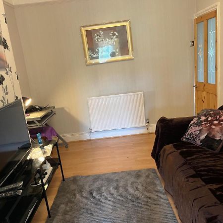 Apartment With Shared Garden And Basic Equipments Plymouth Luaran gambar
