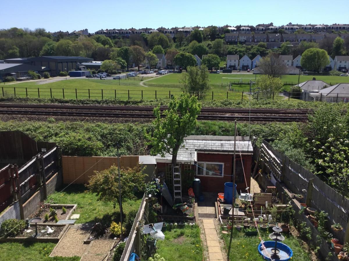 Apartment With Shared Garden And Basic Equipments Plymouth Luaran gambar